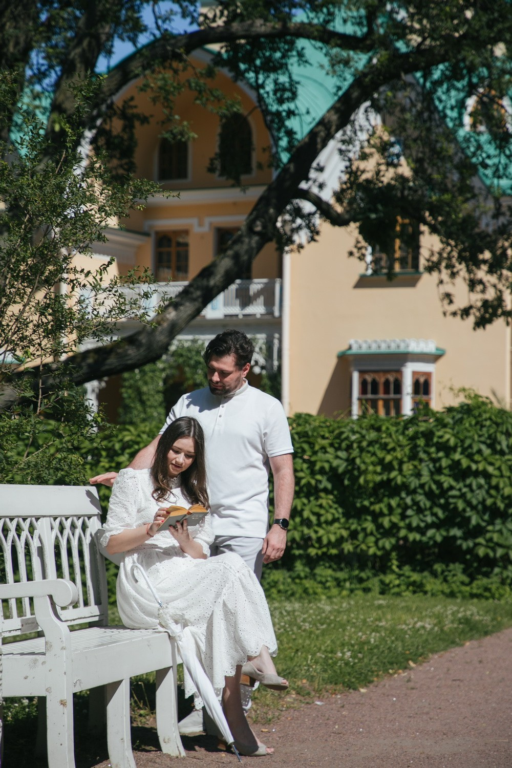 Лавстори в Петергофе, где прогуляться Петергоф, свадьба в Петергофе, как записаться в загс Петергоф, красивые места для свадьбы, фотограф на свадьбу, свадебный фотограф в Петергофе, прогулка,