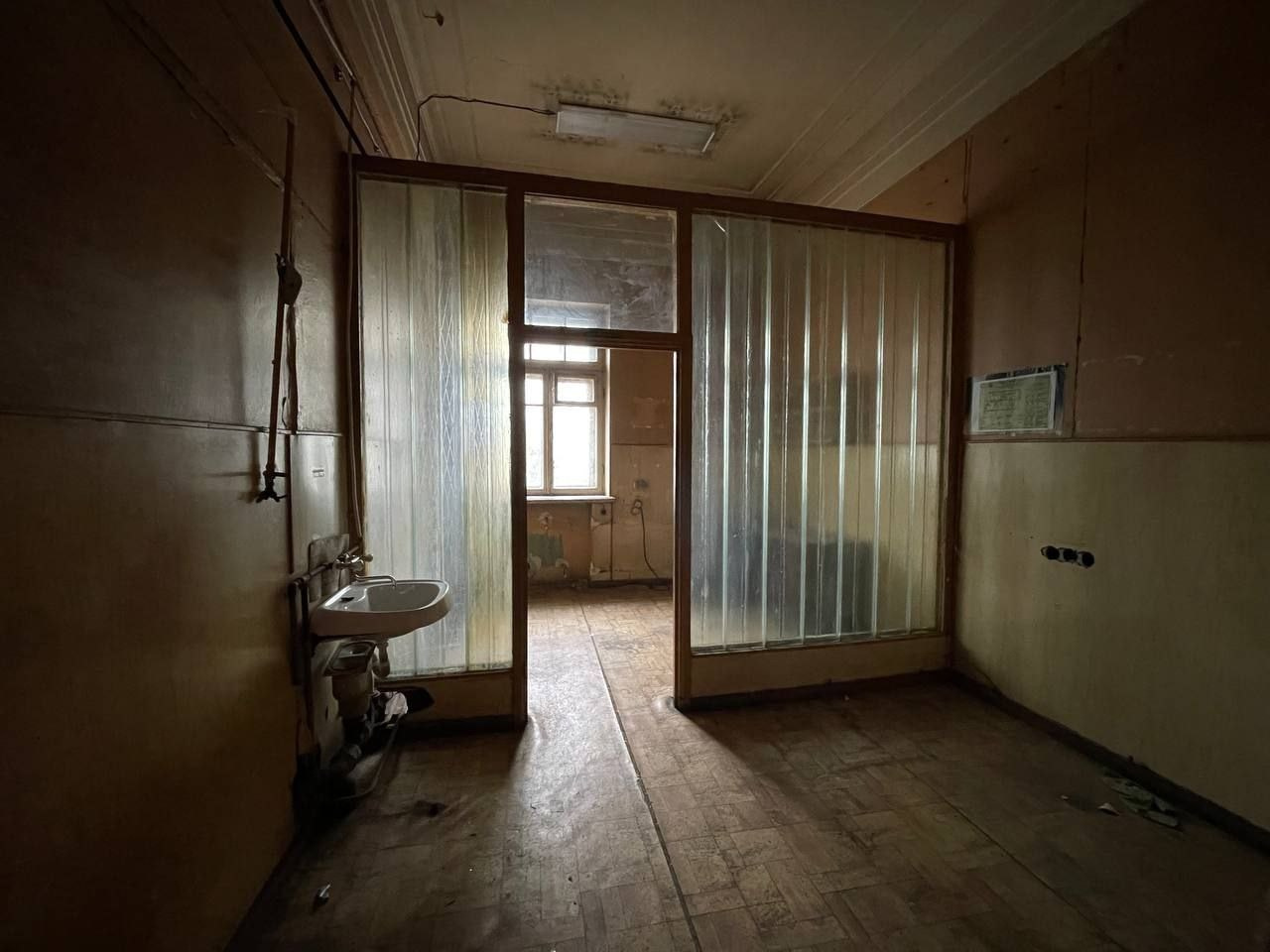 Кино в НИИ СНЕГИРИ (Very Strong Place) — Москва