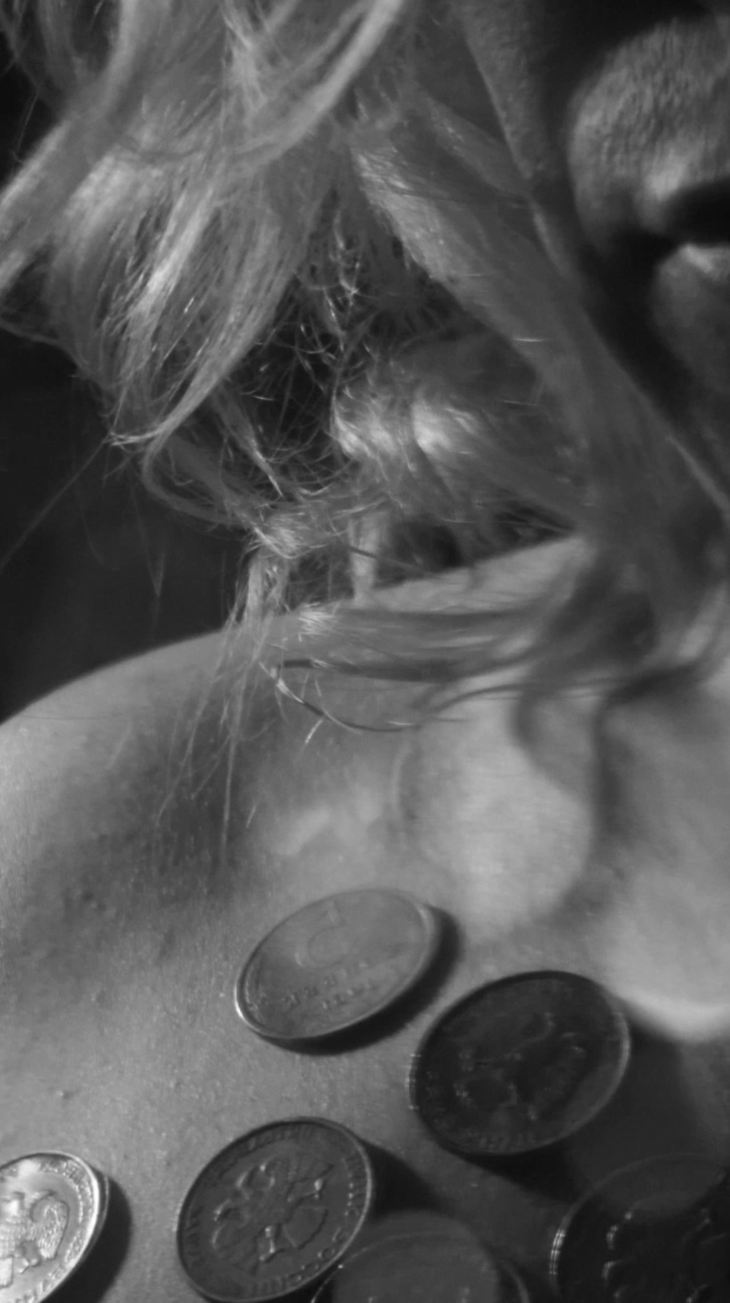 Нежные бабы. Что мне делать, чтобы земля оставалась на месте. Художественная группа «Нежные Бабы»