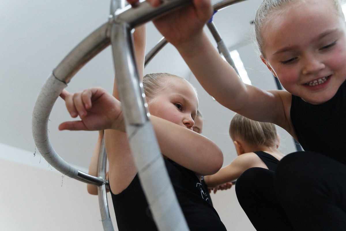 Тренировка в цирковой студии. Репортажный и семейный фотограф в Санкт-Петербурге Тарас Марченко