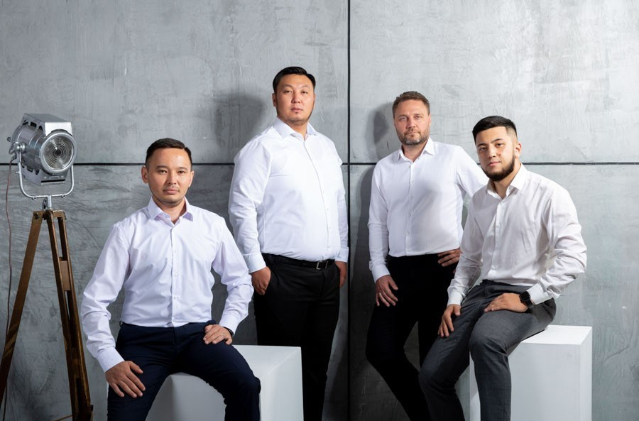 Деловой (бизнес) портрет. Фотостудия Алматы. Фотосъемка Алматы. Фотосессия Алматы. Фотокурсы. Обучение фотографии. Аренда студии