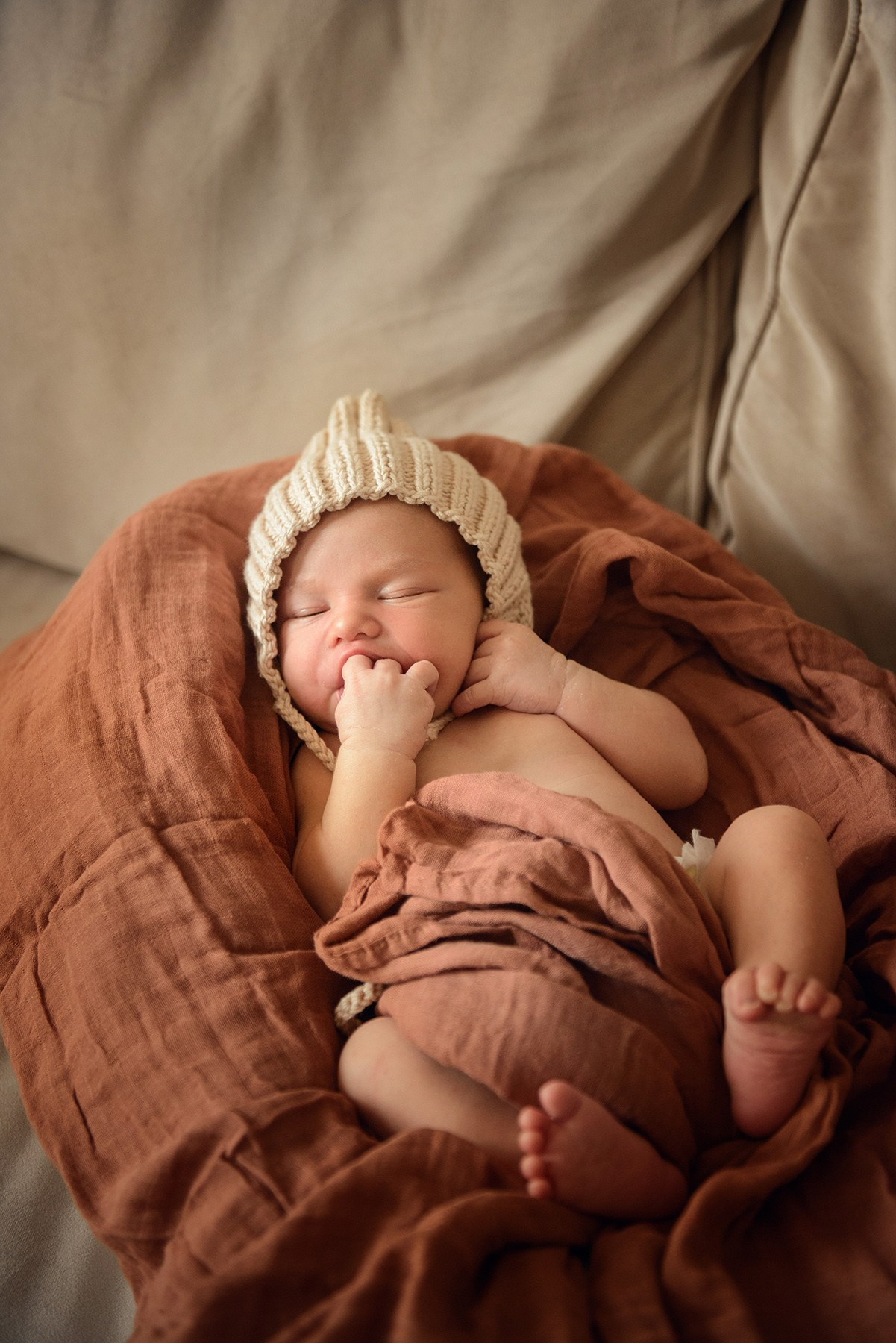 A family photo shoot at home, a family with a newborn baby. Photographer Elena Carruthers, Scotland