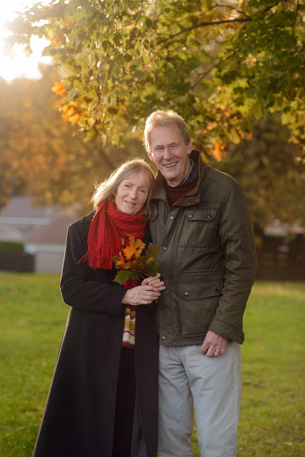 Photo session for a couple in a local autumn Scotland park. Elena Carruthers family photographer in Scotland (Edinburgh, Glasgow)