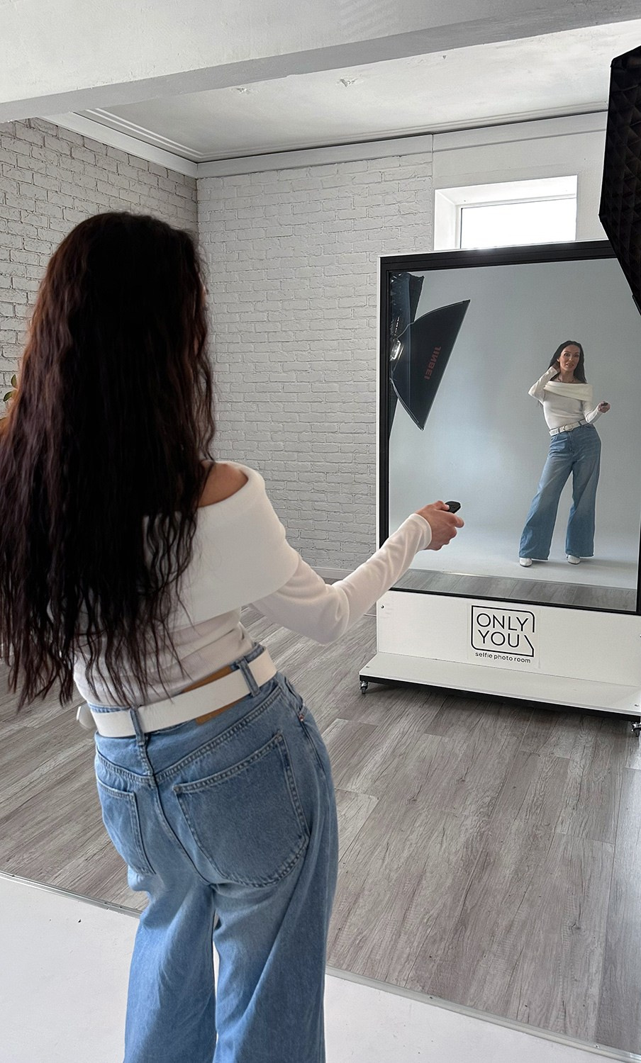 Селфи студия автопортрета Киров Онли Ю. Студия автопортрета в Кирове. Студия с зеркалом без фотографа