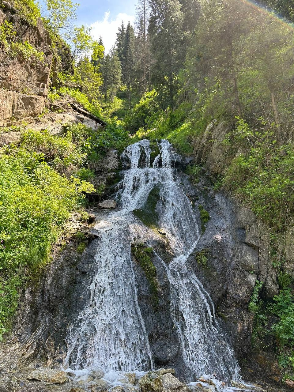 Экскурсия и тур на Большое Алматинское Озеро (БАО) и водопад Аюсай из Алматы