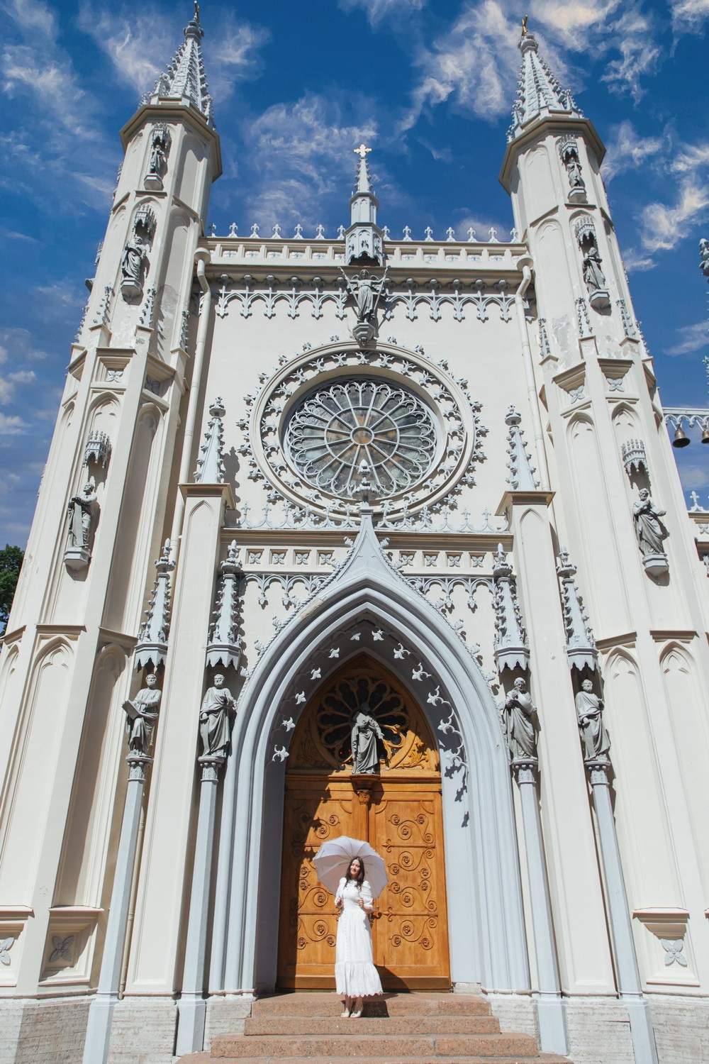 Лавстори в Петергофе, где прогуляться Петергоф, свадьба в Петергофе, как записаться в загс Петергоф, красивые места для свадьбы, фотограф на свадьбу, свадебный фотограф в Петергофе, прогулка,