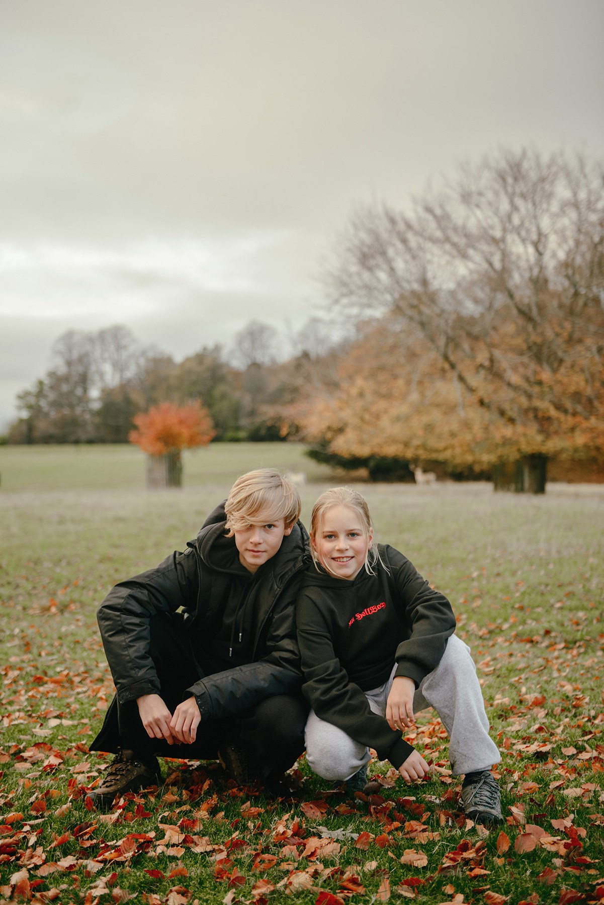 siblings in Scotland in autumn, family photoshoot