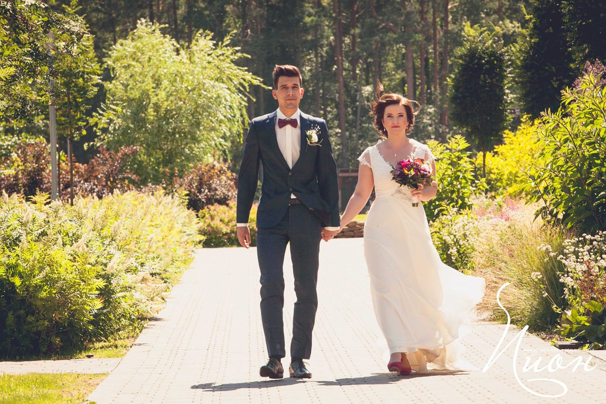 Летнаяя свадьба в Подмосковье в Артиленде. Праздничное агентство ПИОН