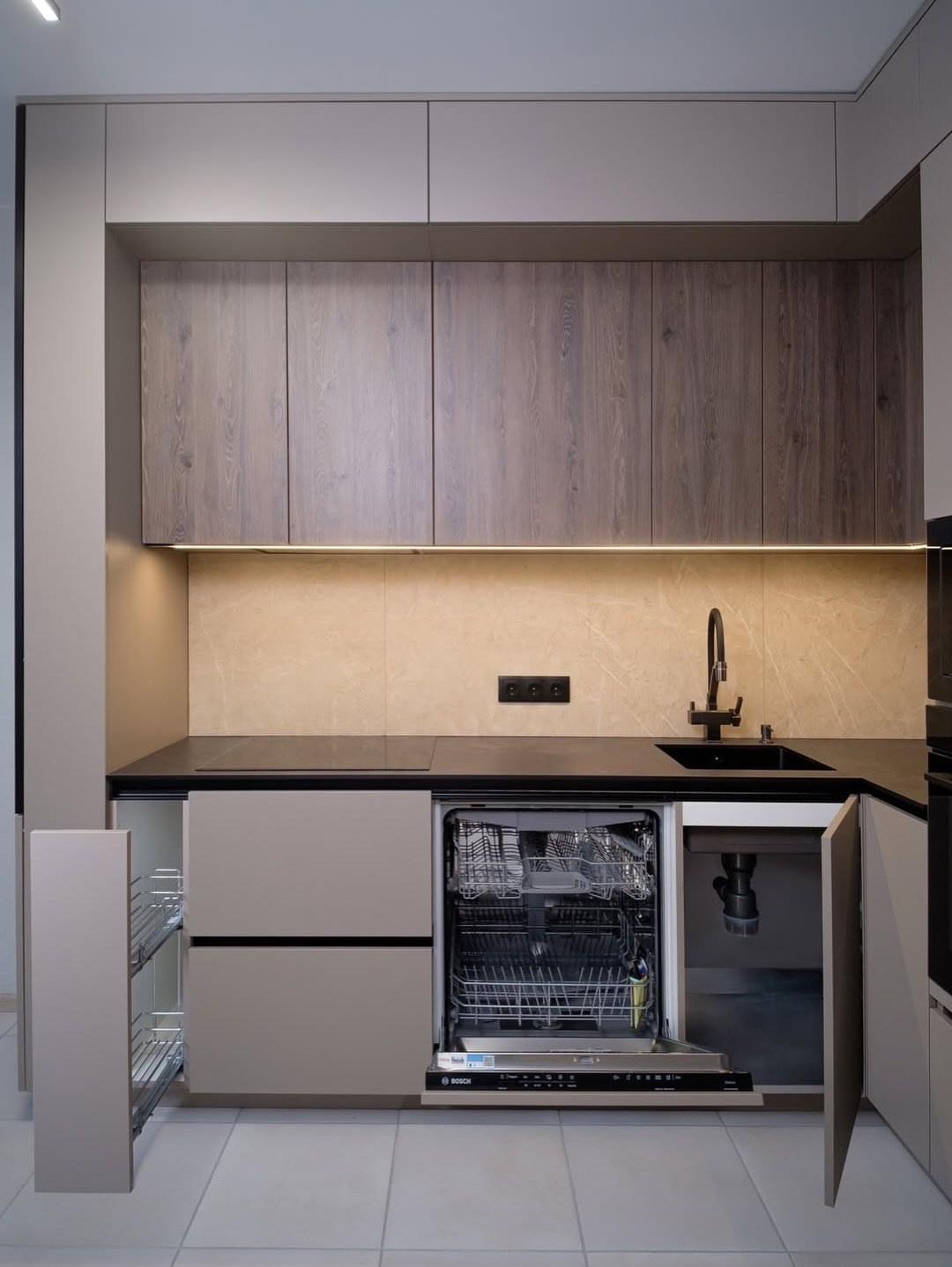 Минималистичная угловая кухня до потолка | OXY Design. Дизайн интерьера, мебели и ландшафта на КМВ | OXY Design