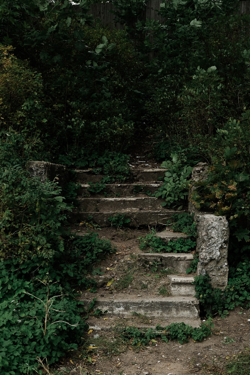 Лестница возле кладбища