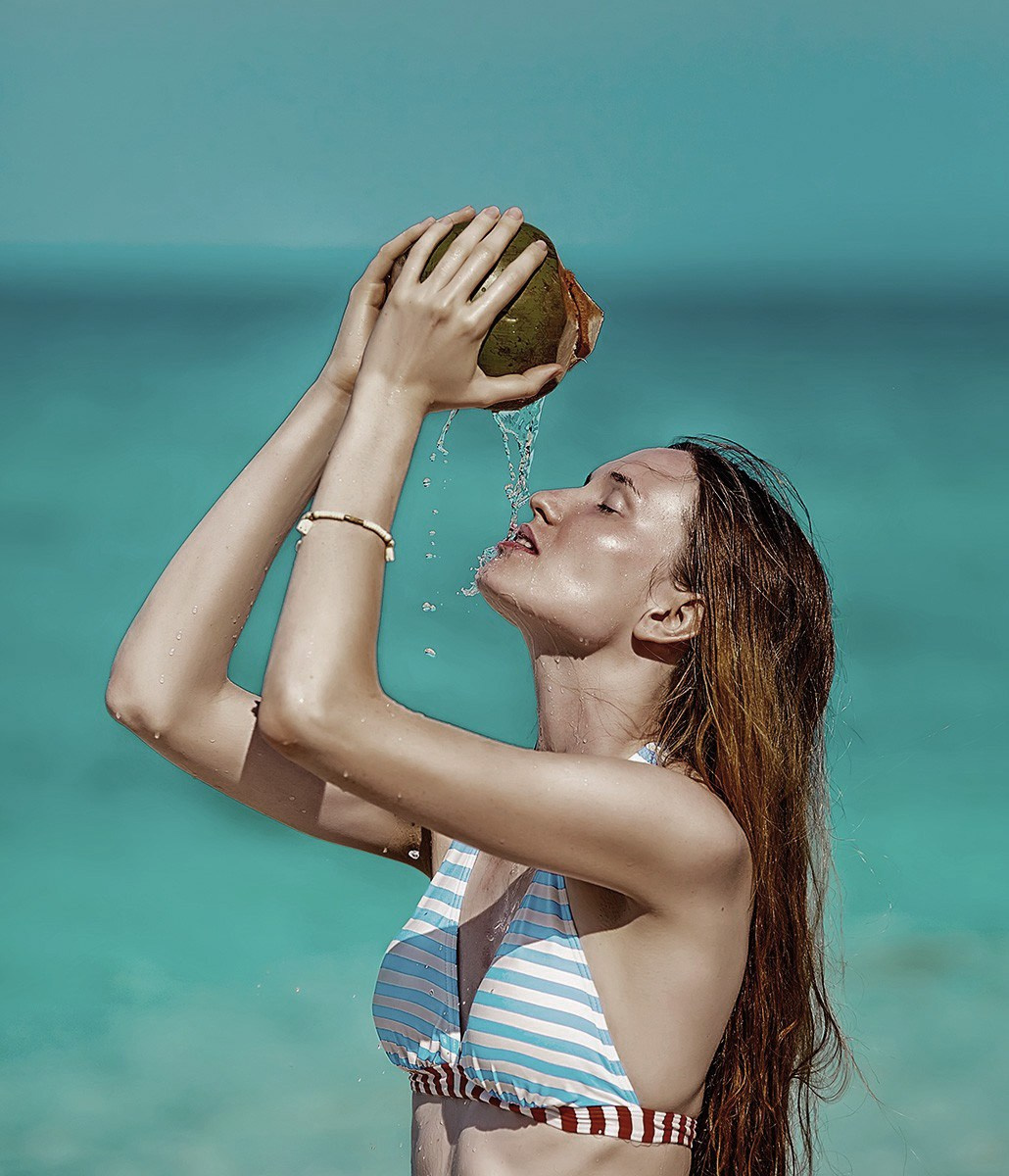 красивая фотосесссия для девушки на пляже Пхукет фотограф идея образ позы места для фотосъёмки купальник платье море пальма видео рилз заказать фотосессию цена стоимость описание Ката Карон Найхар Майкао Патонг Панва Раваи