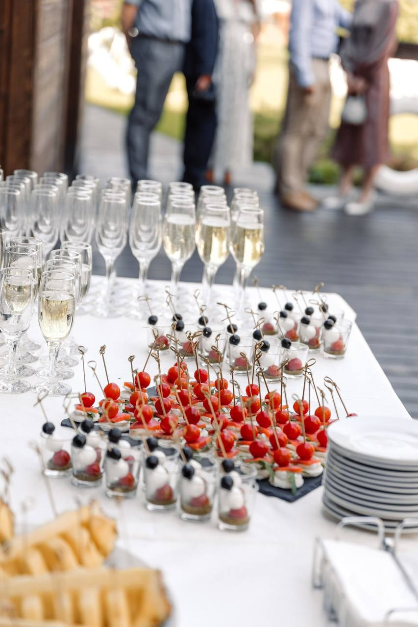 Прилегающая территория к банкетному комплексу "Александр Грин". Банкетный комплекс и свадебное агенство "Александр Грин"