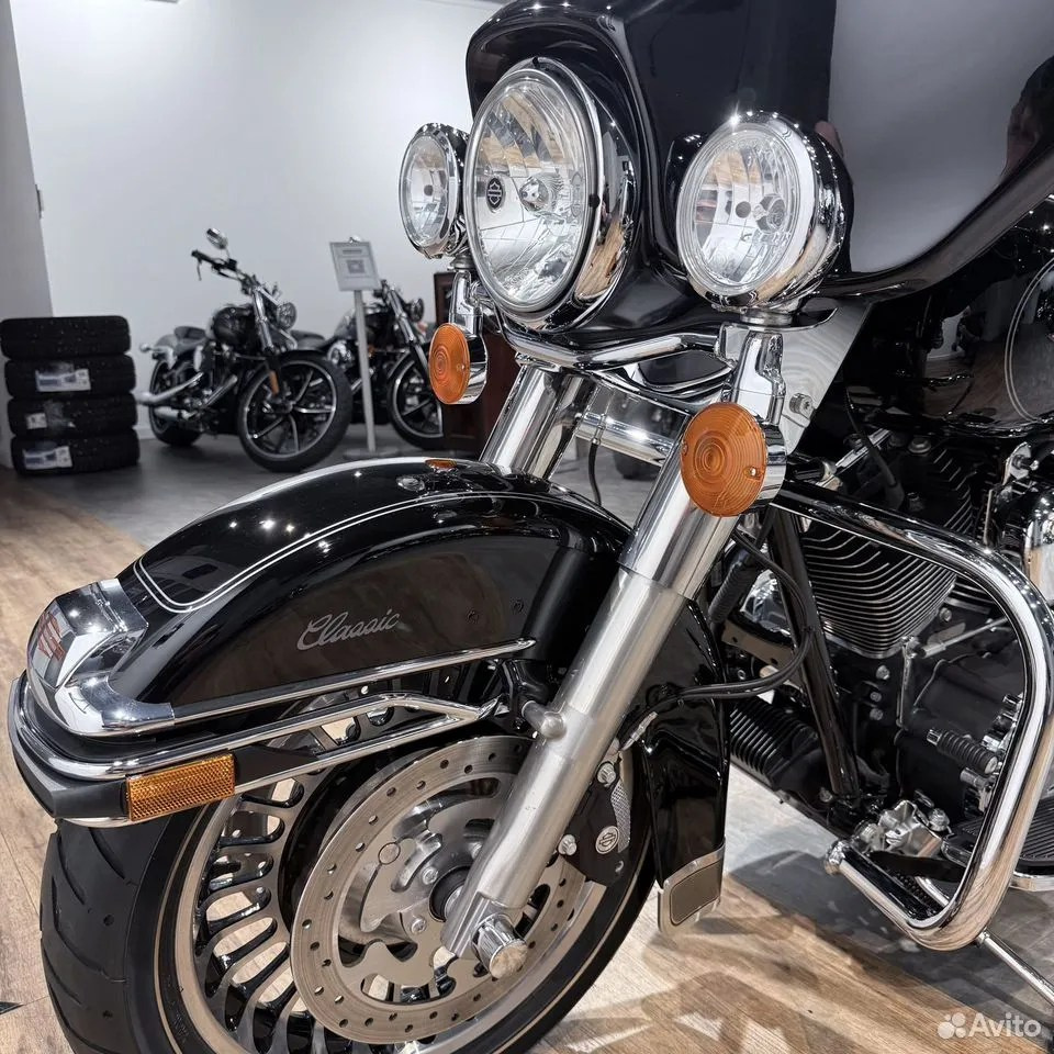 Купить Harley-Davidson 2010 HD Electra Glide (Vivid Black Double Stripe) (Touring) — подробнее на сайте. Hello Davidson, Москва. Только хорошие мотоциклы…