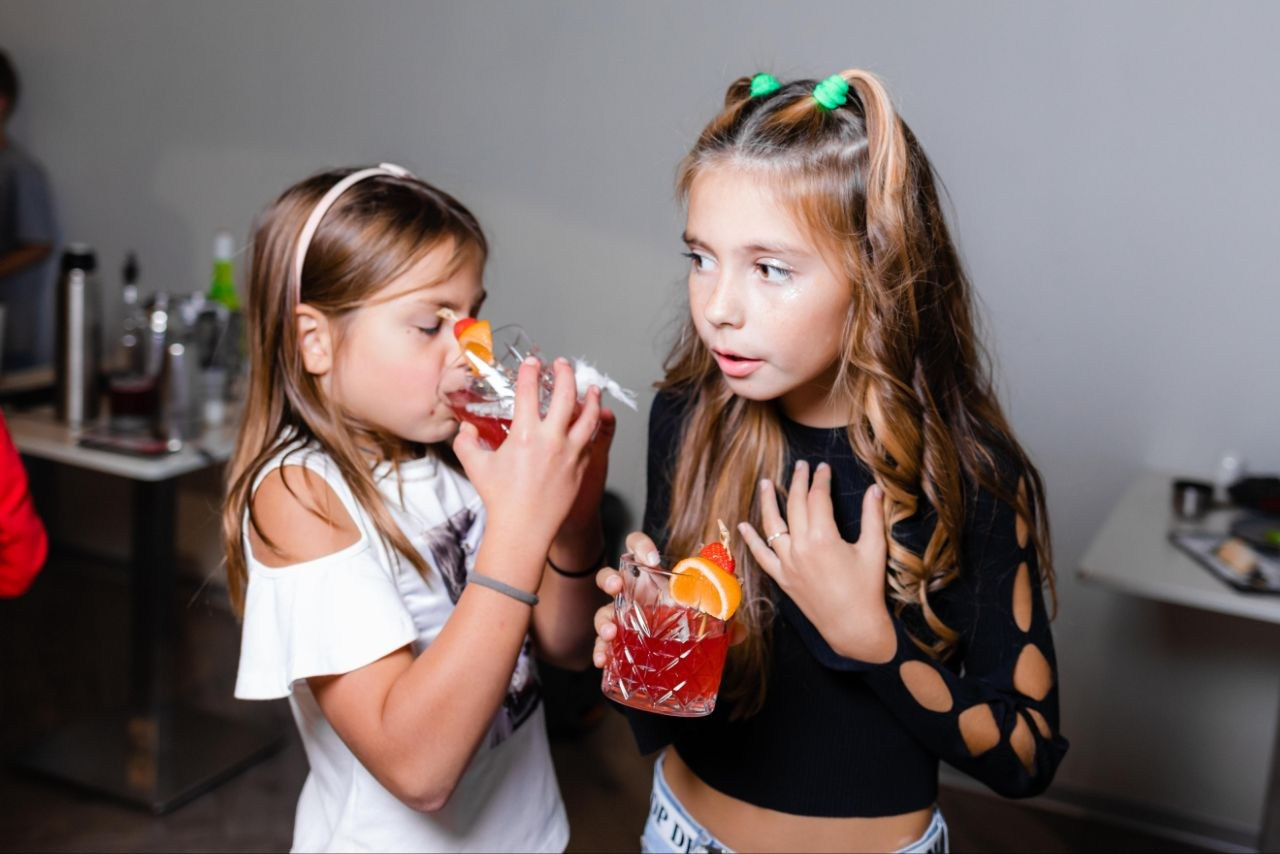 Ведущий + диджей + 1 из 8 моих услуг в подарок!