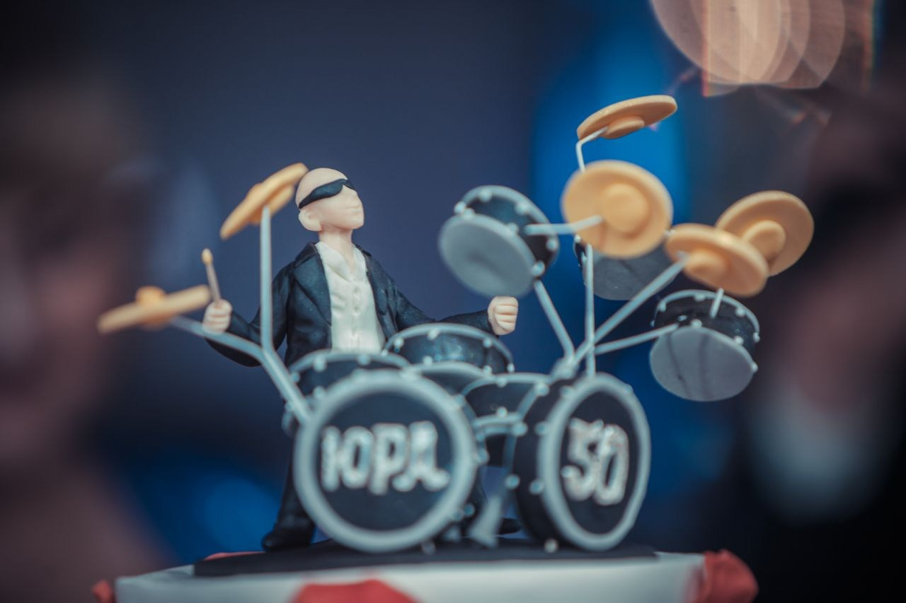 Ведущий + диджей + 1 из 8 моих услуг в подарок!