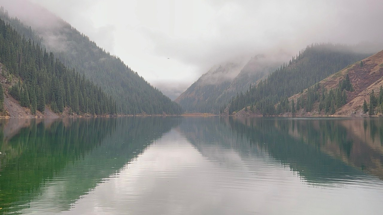 Экскурсия и тур на озера Каинды и Кольсай, Чарынский каньон и Черный каньон из Алматы