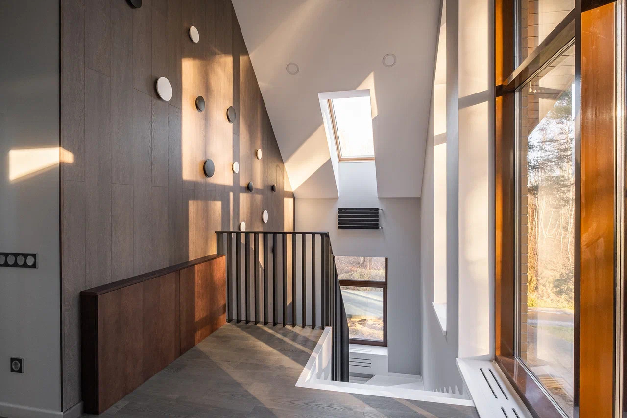 «Roots» полный цикл производства мебели и интерьерных решений