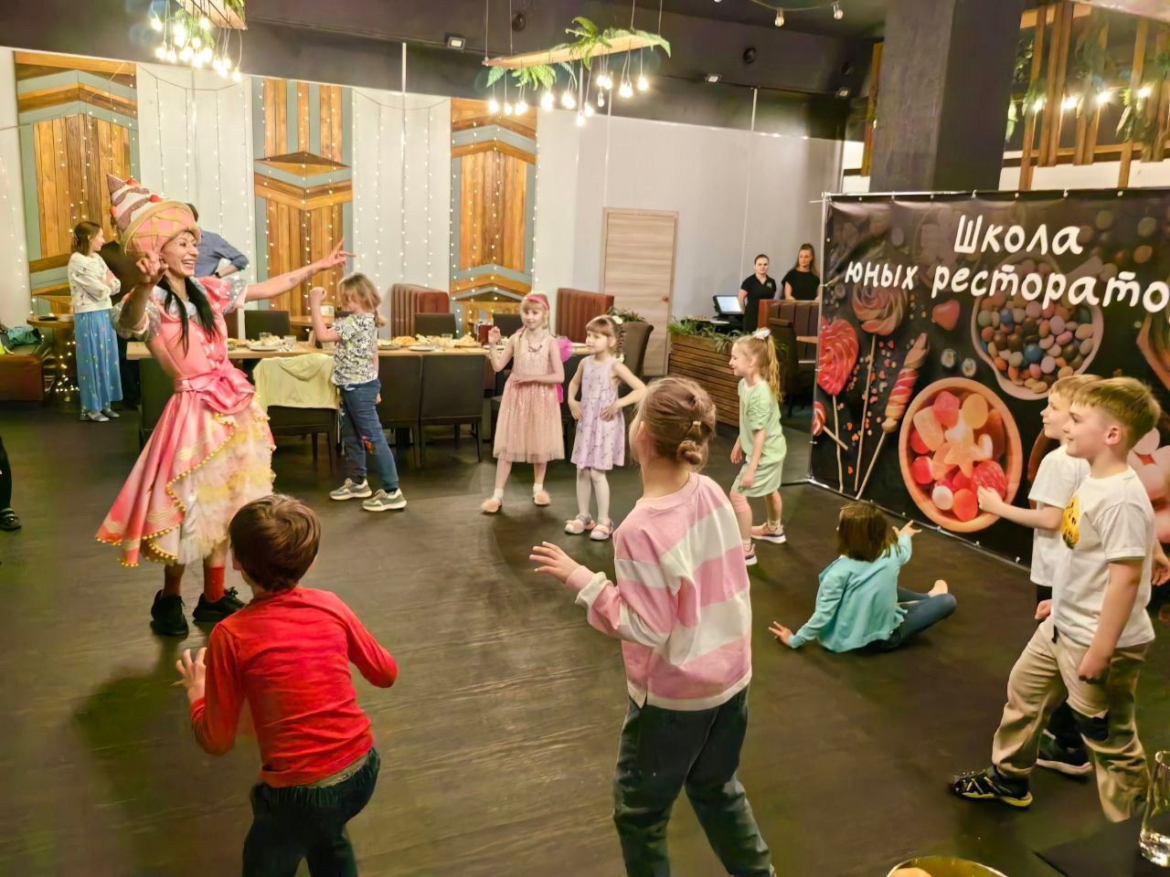 Ведущий + диджей + 1 из 8 моих услуг в подарок!