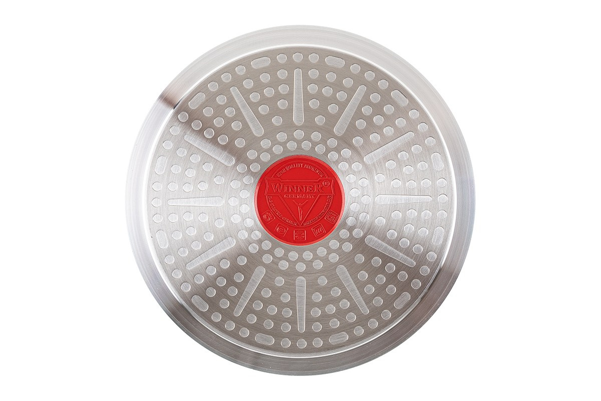 Дно сковороды красный центр на белом фоне