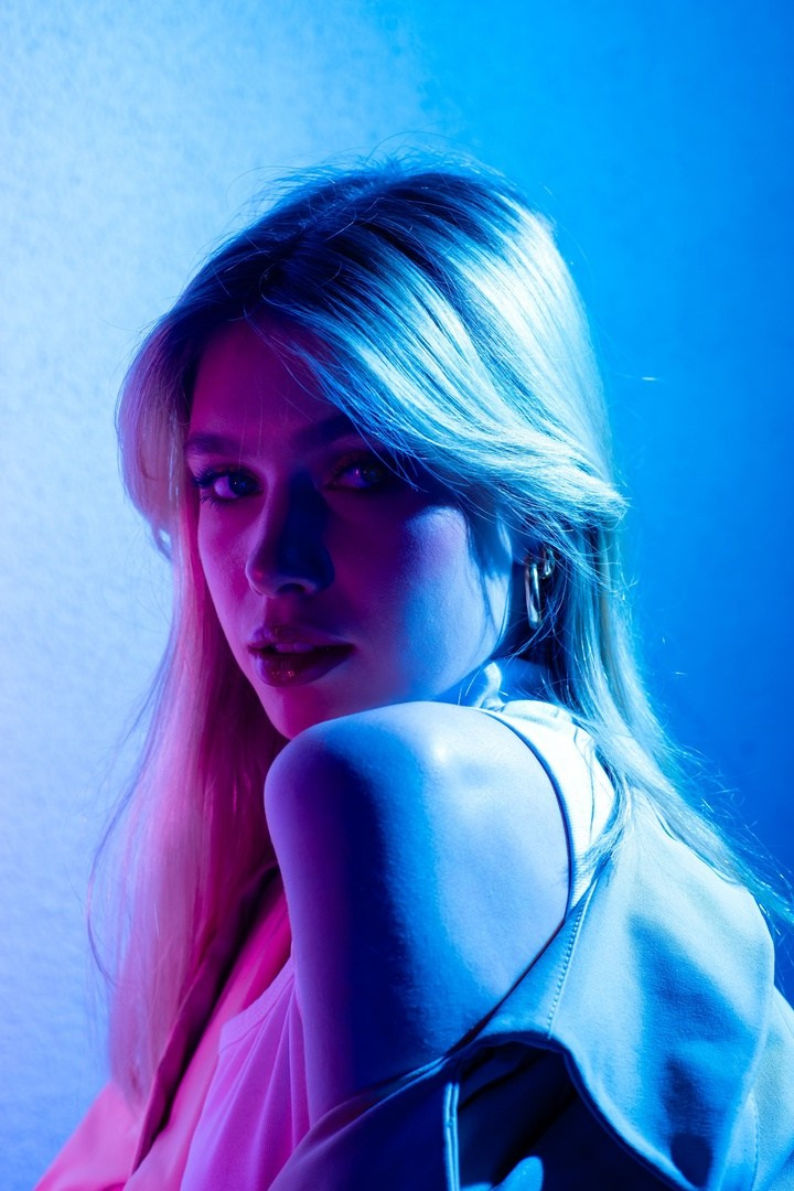 Фотосессия с использованием цветных фильтров — это творческий и увлекательный способ придать уникальный характер и настроение фотографиям.Идеи для фотосессии Екатеринбург. Автор фотограф: Додров. Ph: dodrov.