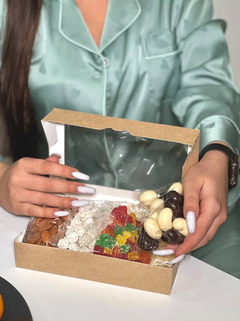 Контент-съёмка для набора подарков из орехов для мп. Софья Даниленко SMM агентство для экспертов, личных брендов и бизнесов