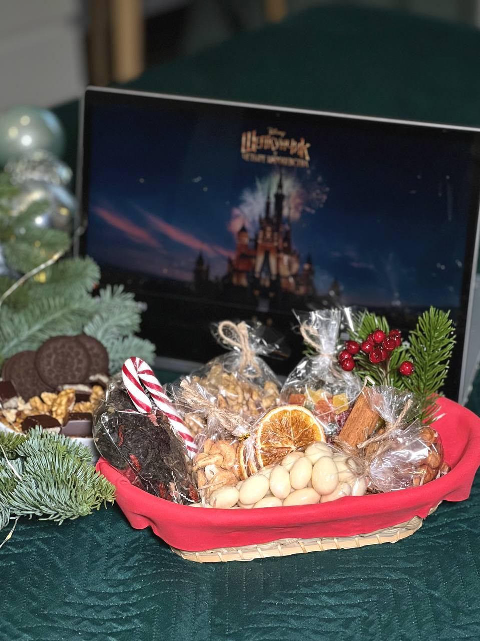 Контент-съёмка для набора подарков из орехов для мп. Софья Даниленко SMM агентство для экспертов, личных брендов и бизнесов