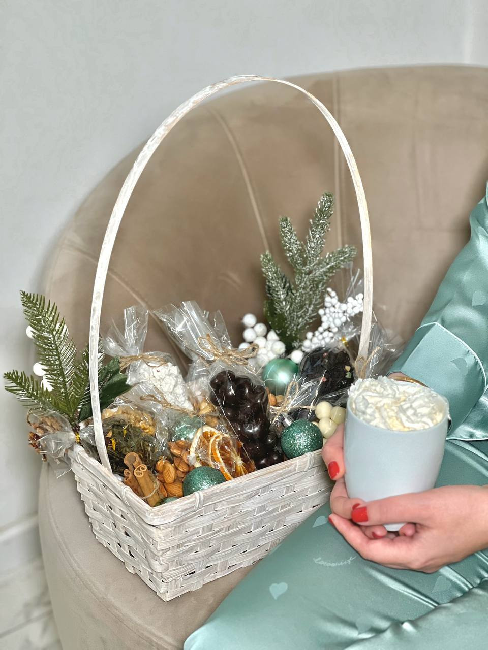 Контент-съёмка для набора подарков из орехов для мп. Софья Даниленко SMM агентство для экспертов, личных брендов и бизнесов