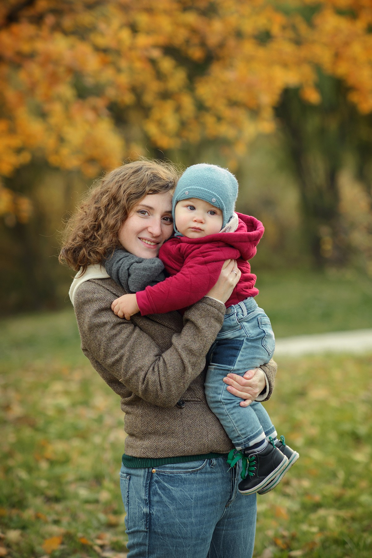 Family photo shoot in autumn. Photos with yellow leaves