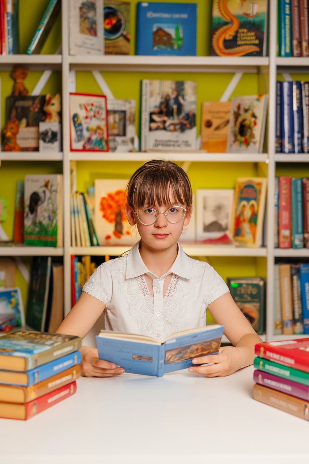 Выпускные альбомы для 4 класса: съёмка в библиотеке. СИГМА | Студия выпускных альбомов Красноярск