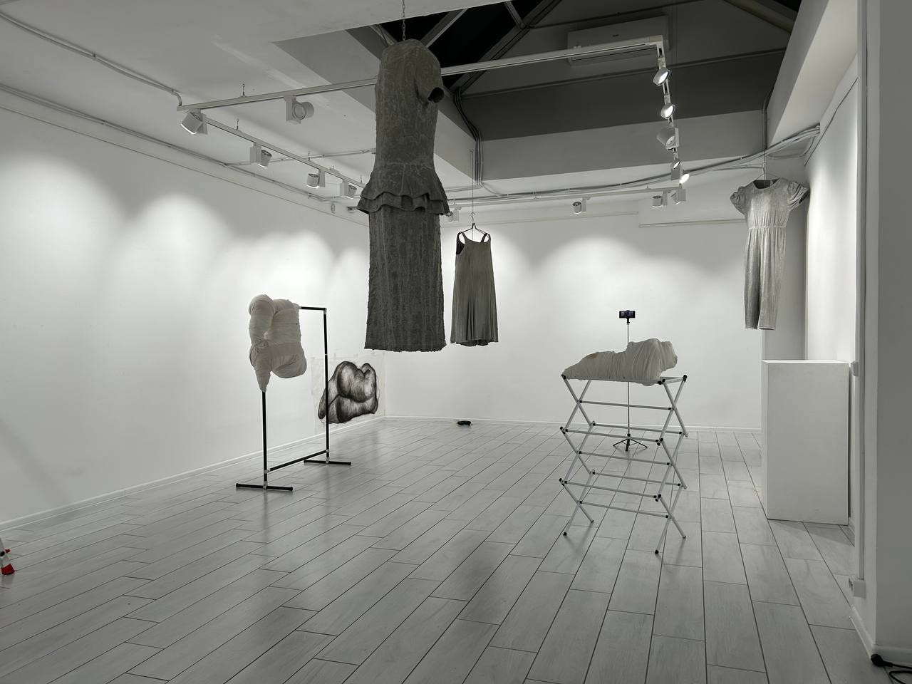 «(Не)античные торсы» 2025. Лилия Ким. Междисциплинарный художник