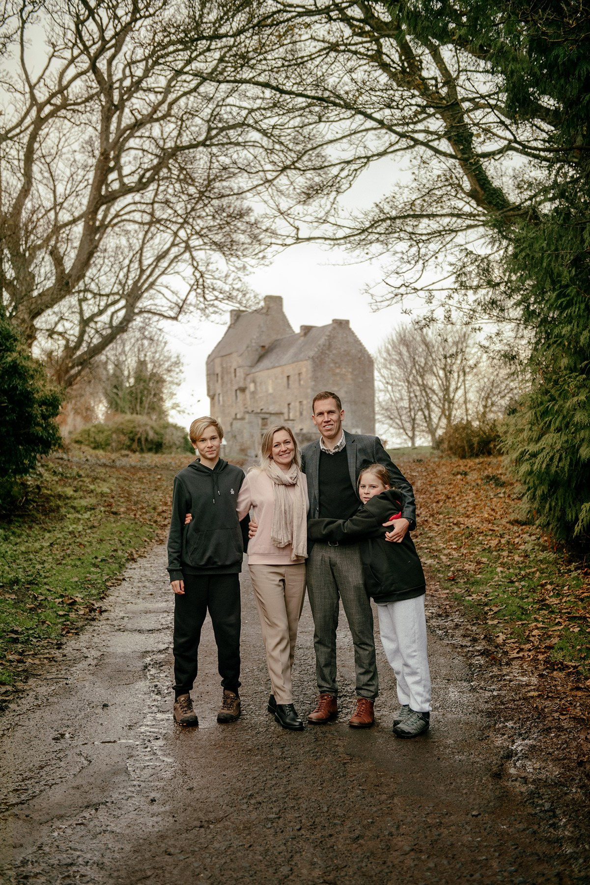 family photo shoot in Scotland, photo shoot at the castle