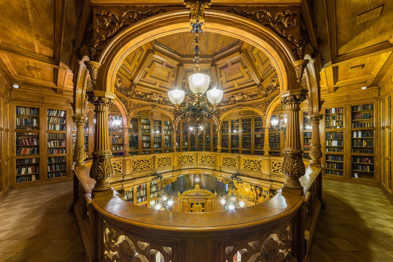 Локации в Питере под крышей