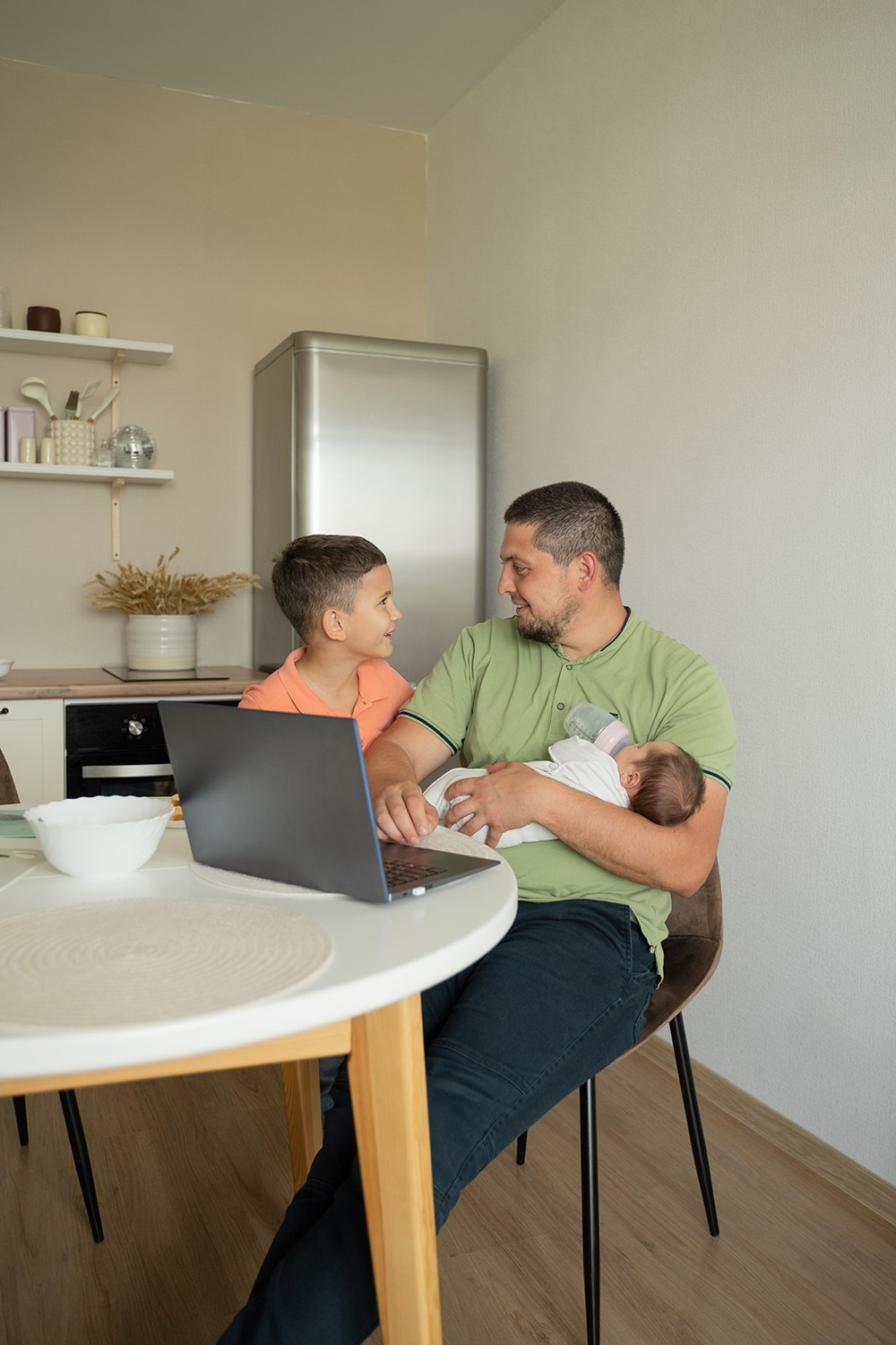 Семейная домашняя фотосессия с новорожденным. Фотограф в Екатеринбурге | Портреты, семейные съемки, лайфстайл