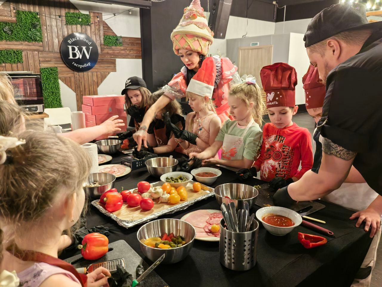 Ведущий + диджей + 1 из 8 моих услуг в подарок!