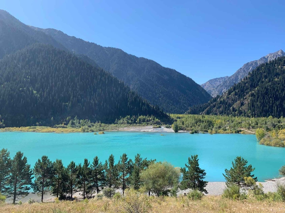 Экскурсия и тур на озеро Иссык и водопад Медвежий из Алматы