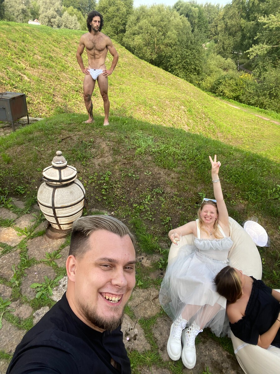 Селфи на заднем дворе в замке БИП