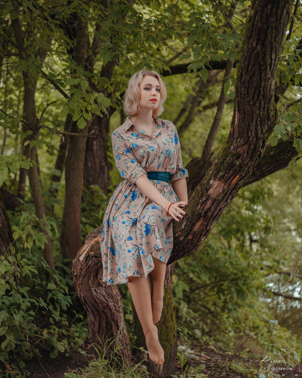 rina_sphoto, фотограф Катерина Сысуева, Рина Сысуева, женский фотограф Москва, профессиональный фотограф москва, девушка сидит на ветке, фотограф коломенское, парк коломенское