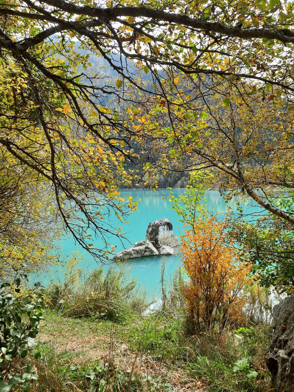 Экскурсия и тур на озеро Иссык и водопад Медвежий из Алматы