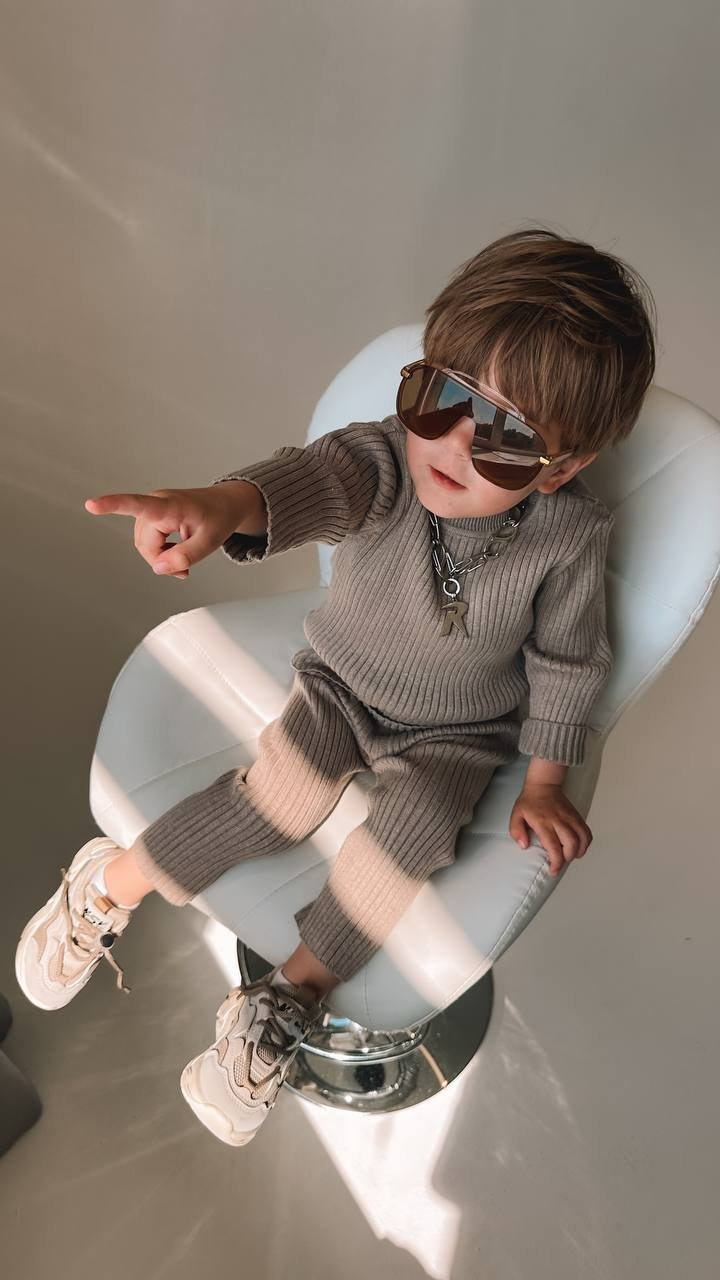 Модель для предметной съемки мальчик Радэль Казань| Sale Easy