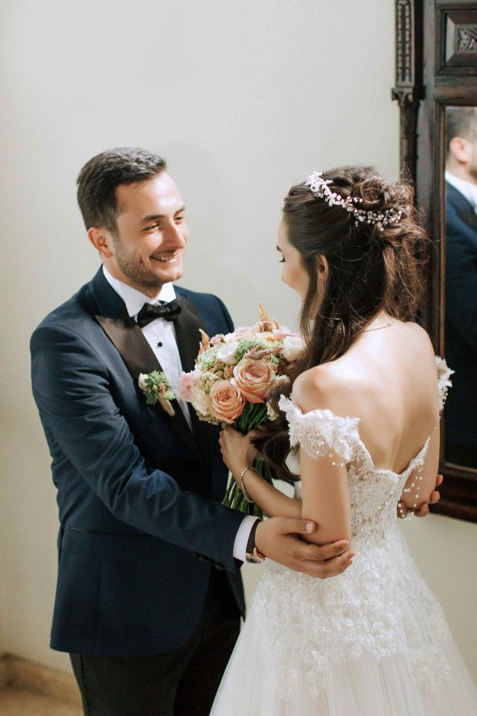 Свадебная фотосессия Артура и Кристины. Фотосессия в студии в Москве от профессионального фотографа услуги по доступным ценам