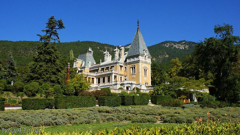 Локации для фотосессии в Ялте. Профессиональная фотосъемка в Крыму. Натуральные эмоции и живые кадры. Забронируйте дату прямо сейчас!