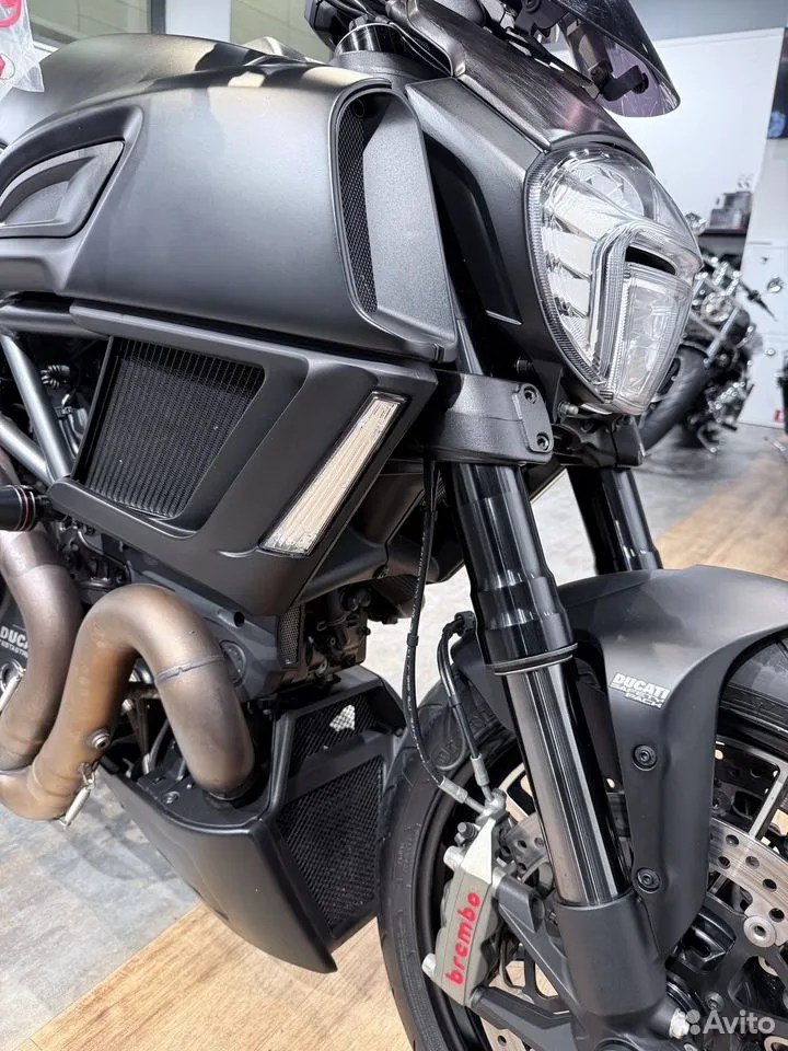 Купить 2015 Ducati Diavel (Dark Stealth) — подробнее на сайте. Hello Davidson, Москва. Только хорошие мотоциклы…