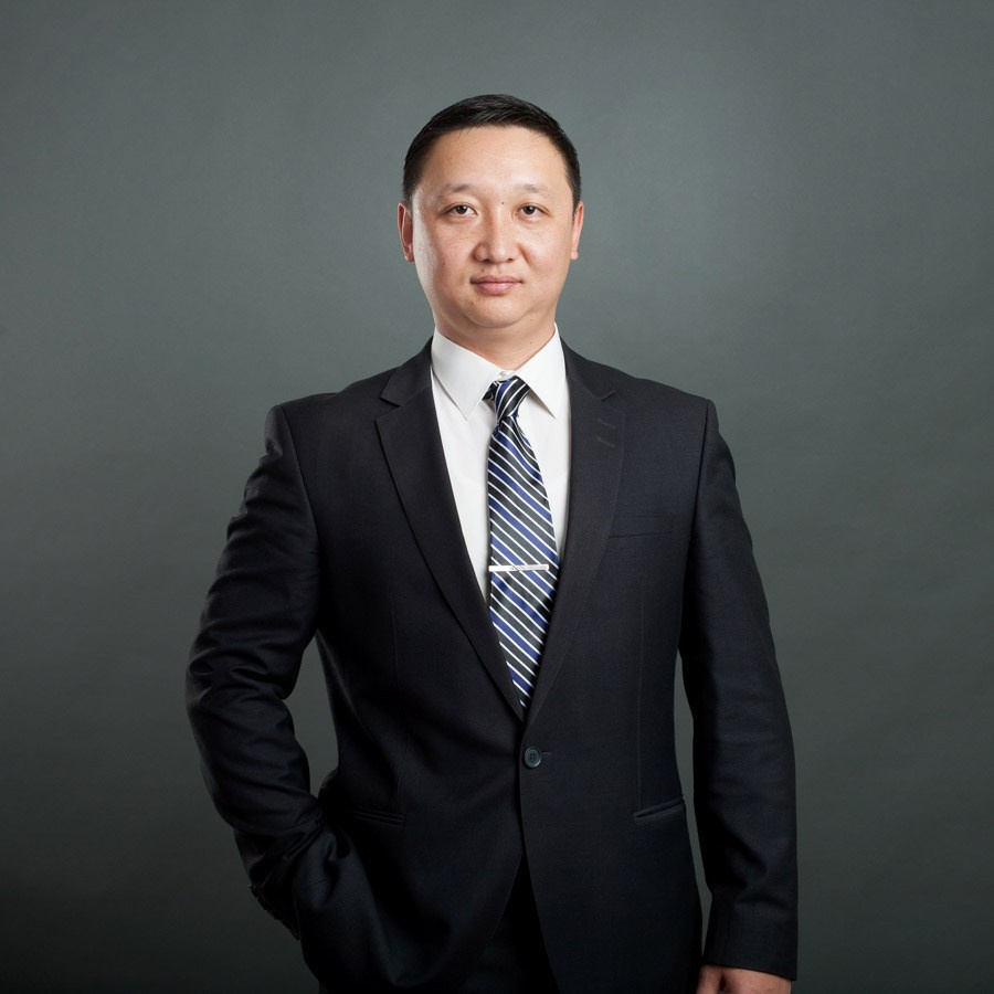 Деловой (бизнес) портрет. Фотостудия Алматы. Фотосъемка Алматы. Фотосессия Алматы. Фотокурсы. Обучение фотографии. Аренда студии