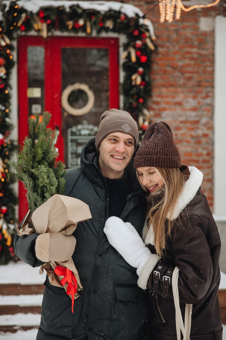 Прогулочная зимняя новогодняя фотосессия lovestory лавстори пара