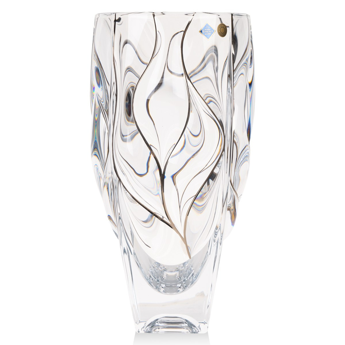 Ваза стеклянная прозрачная квадратная с золотыми вставками на белом фоне