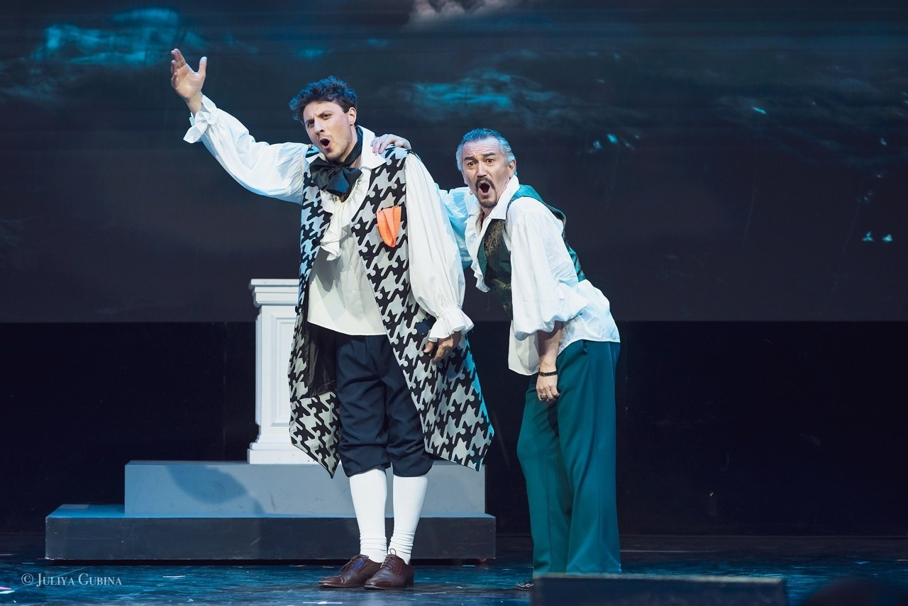 Ведущие мероприятия 1+1