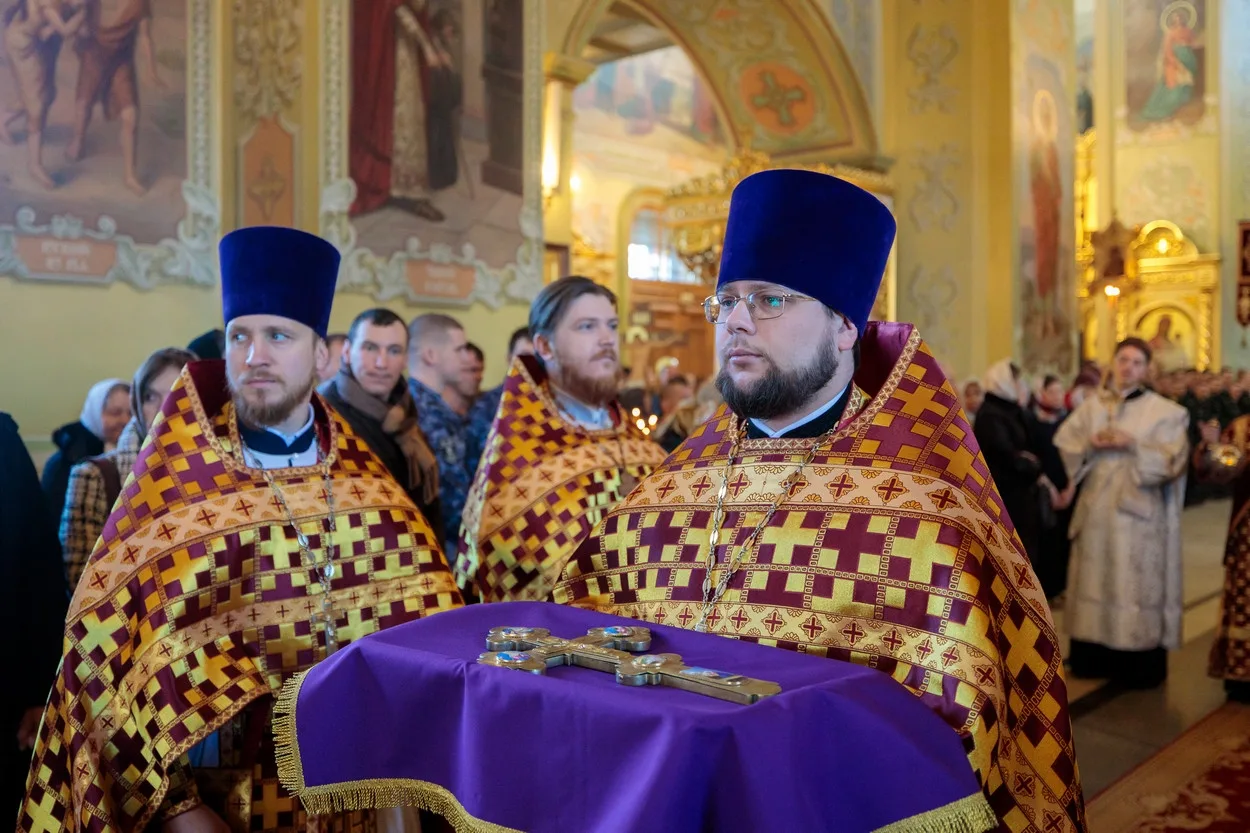 МИТРОПОЛИТ ИГНАТИЙ СОВЕРШИЛ БОЖЕСТВЕННУЮ ЛИТУРГИЮ В ПОКРОВСКОМ СОБОРЕ. Саратовское Северо-Западное благочиние