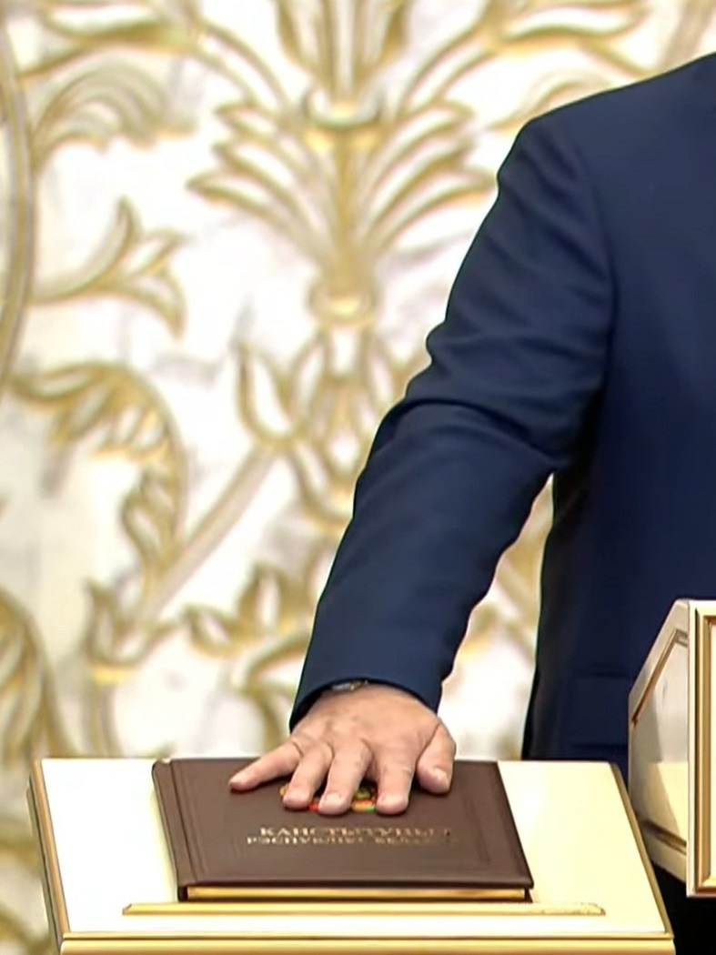 Hold it tight (2020). Künstler Verstecktoff
