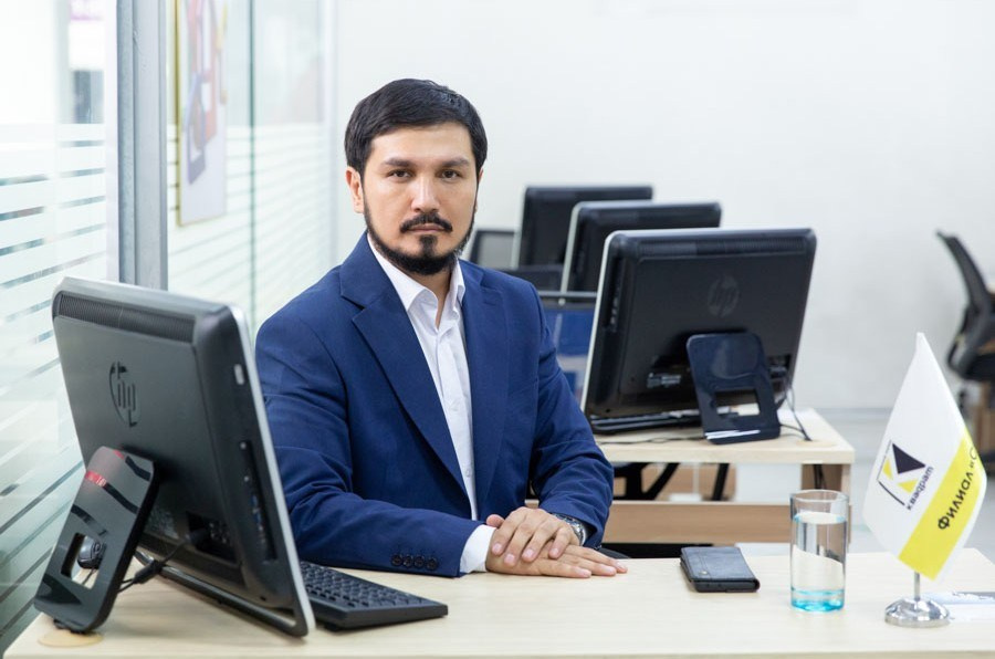 Деловой (бизнес) портрет. Фотостудия Алматы. Фотосъемка Алматы. Фотосессия Алматы. Фотокурсы. Обучение фотографии. Аренда студии