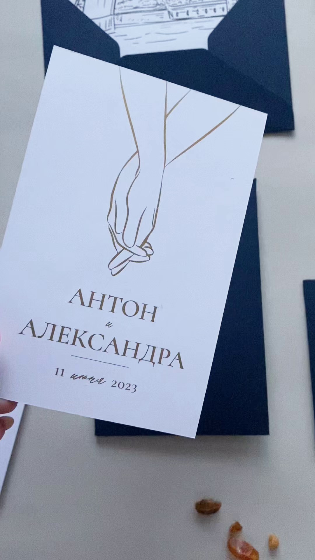 Руки и шелкография, от 390 руб. Дизайнер полиграфии в Санкт-Петербурге. Заказать свадебные приглашения, подарочные сертификаты, полиграфию для бизнеса, шелковые ленты